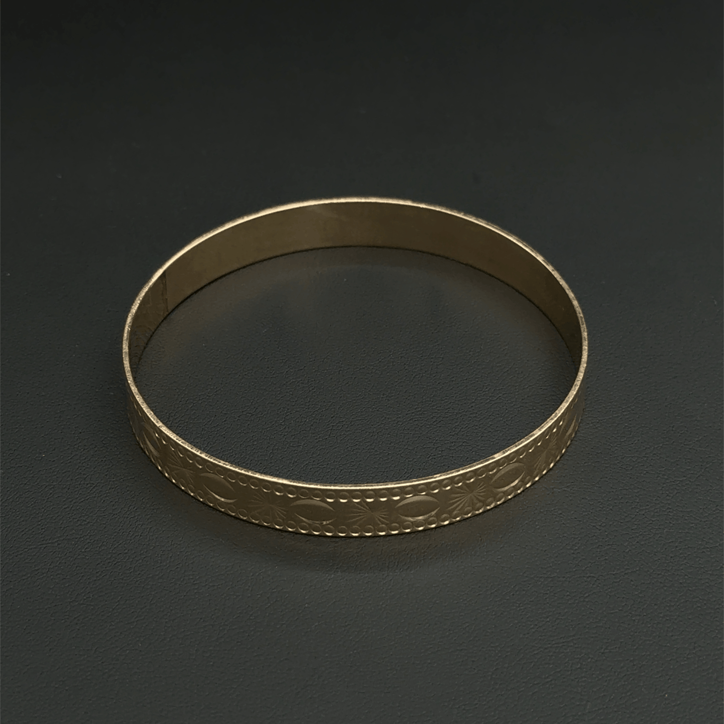 9CT Yellow Gold Patterned Bangle - 7.8"- 11.6G - 1cm Width -