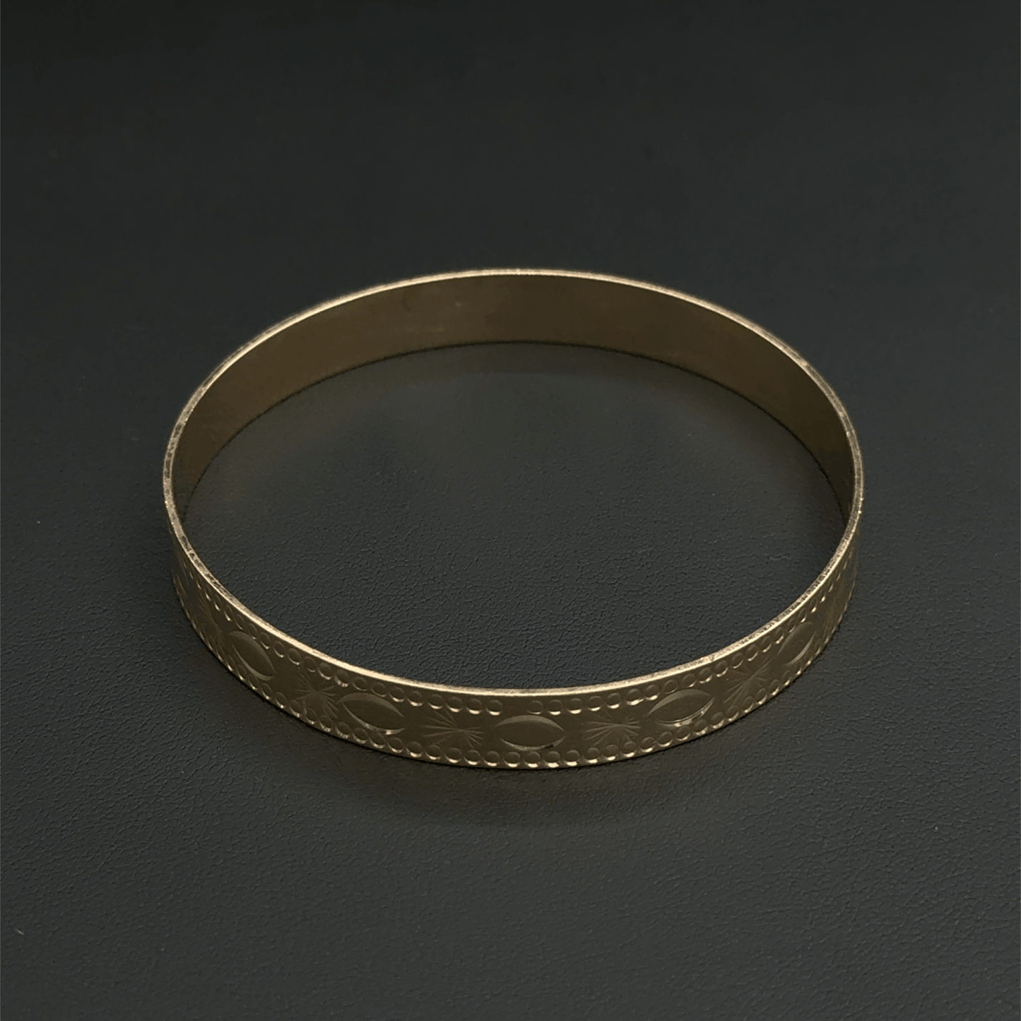 9CT Yellow Gold Patterned Bangle - 7.8"- 11.6G - 1cm Width -