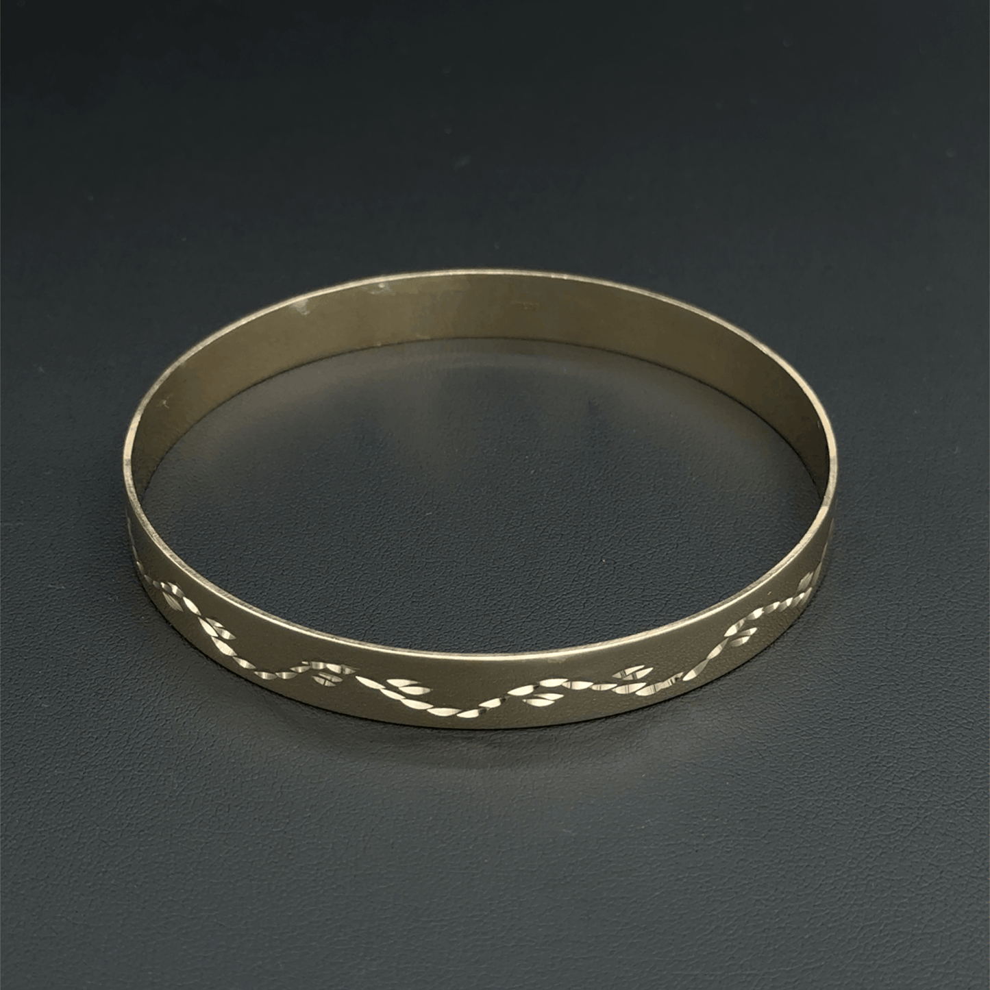 9CT Yellow Gold Patterned Bangle - 8.2"- 19.2G - 1cm Width -