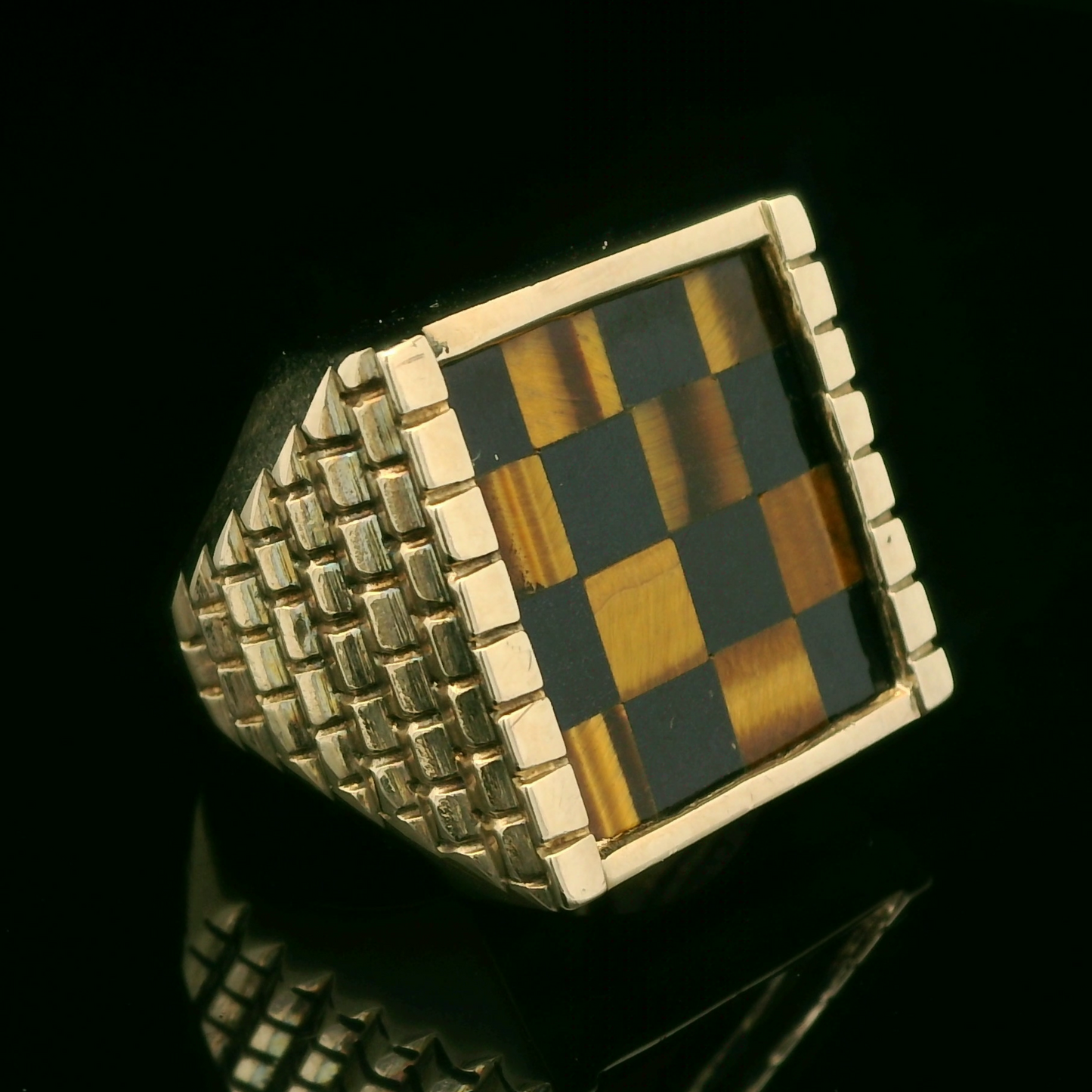 9CT Yellow Gold TIgers Eye & Onyx Checkerboard RIng - Size N"- 9G