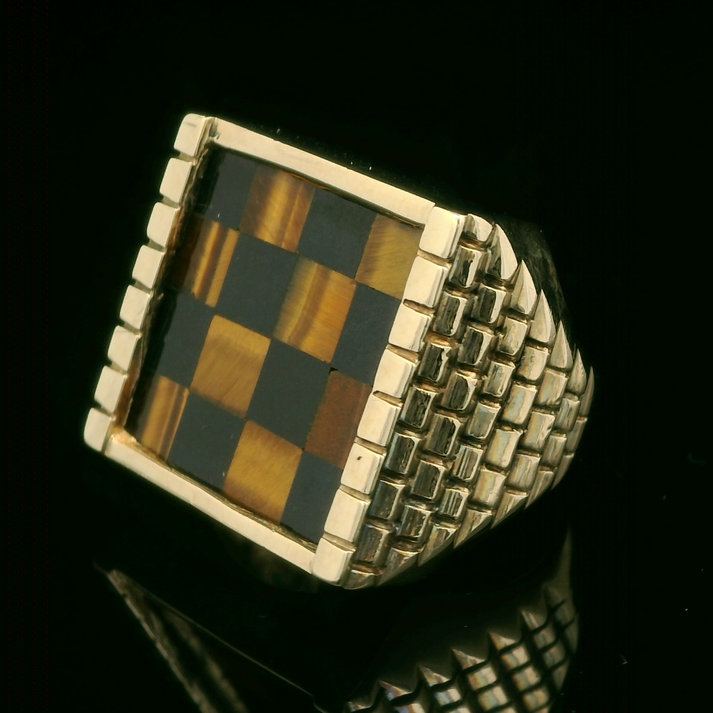 9CT Yellow Gold TIgers Eye & Onyx Checkerboard RIng - Size N"- 9G