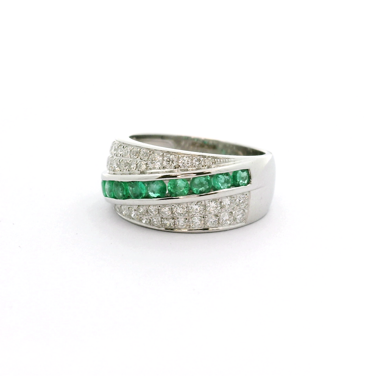 18ct Diamond and Emerald ring