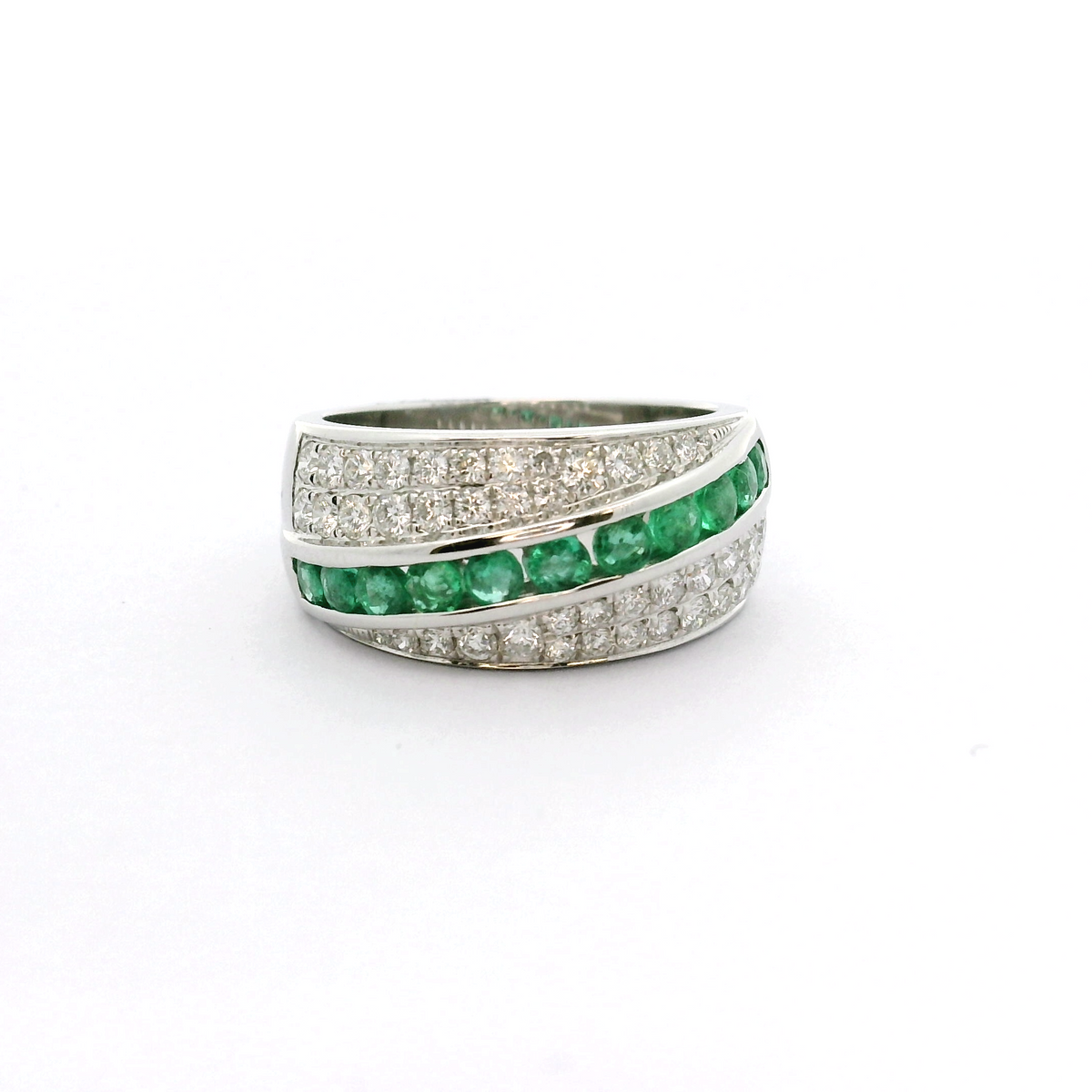 18ct Diamond and Emerald ring